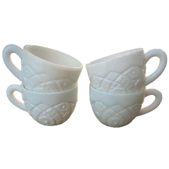 Vintage McKee Concord Opaque Milk Glass Punch Cups Mugs Set of 4 - Picture 1 of 6